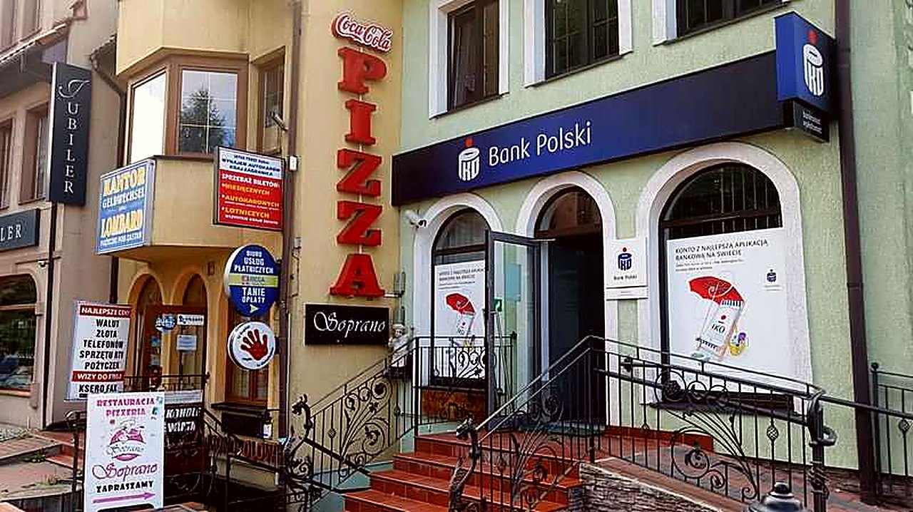Wejście do Pizzerii Soprano od ul. Jana Pawła II