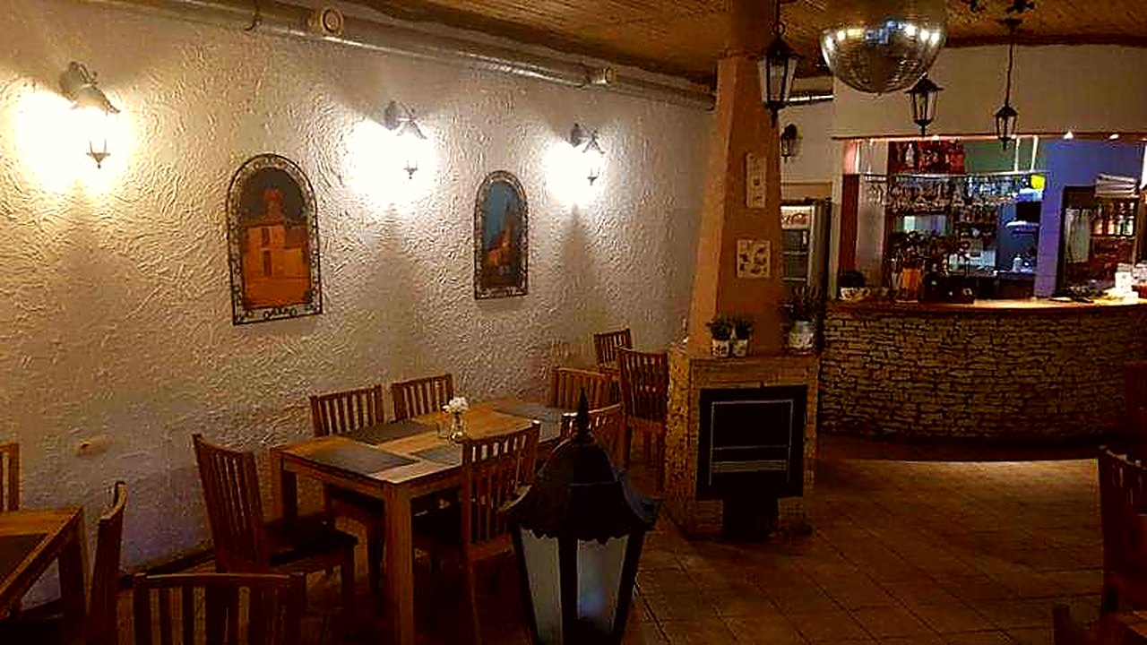 Sala restauracyjna Soprano z kominkiem